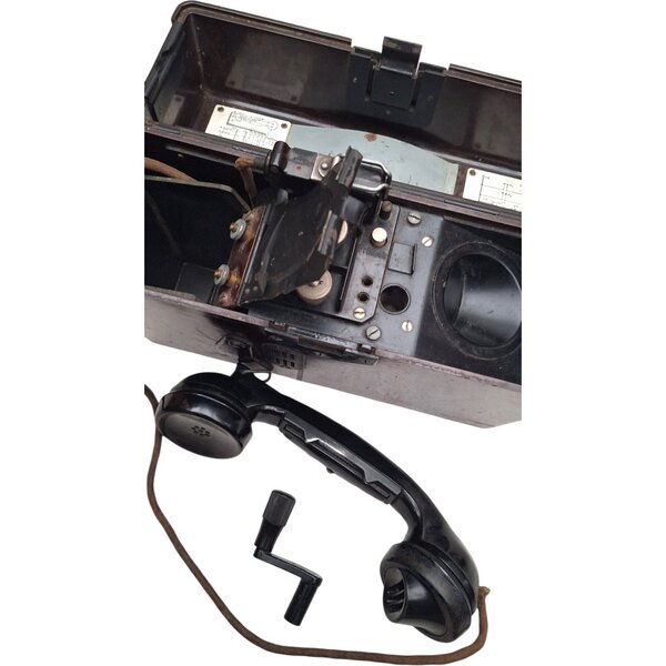 Téléphone allemand F33 en bakélite – Daté 1944  Équipement de communication Wehrmacht WWII